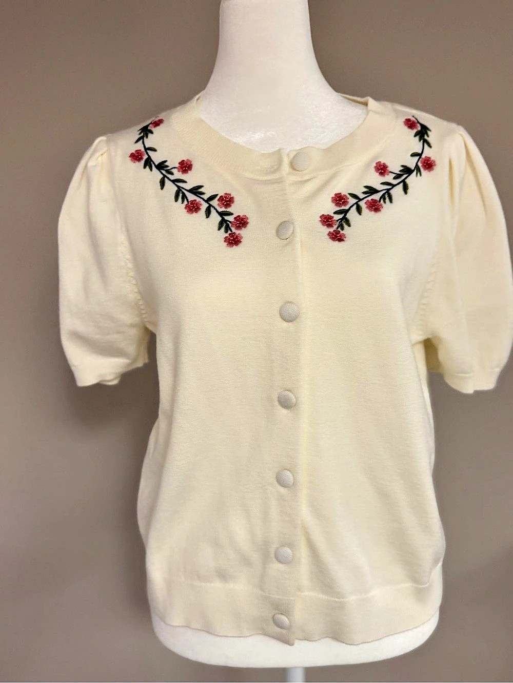 Joke Embroidered Short Sleeve Sweater in Cream